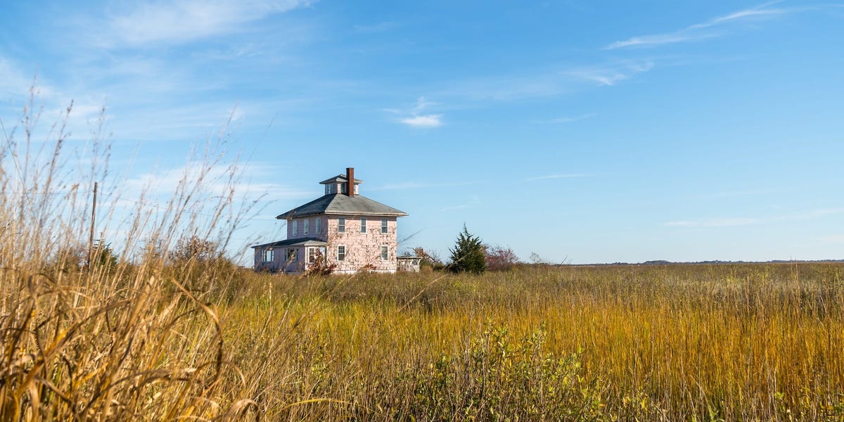 An Iconic ‘Spite House’ Faces Demolition Plans Amidst Local Opposition