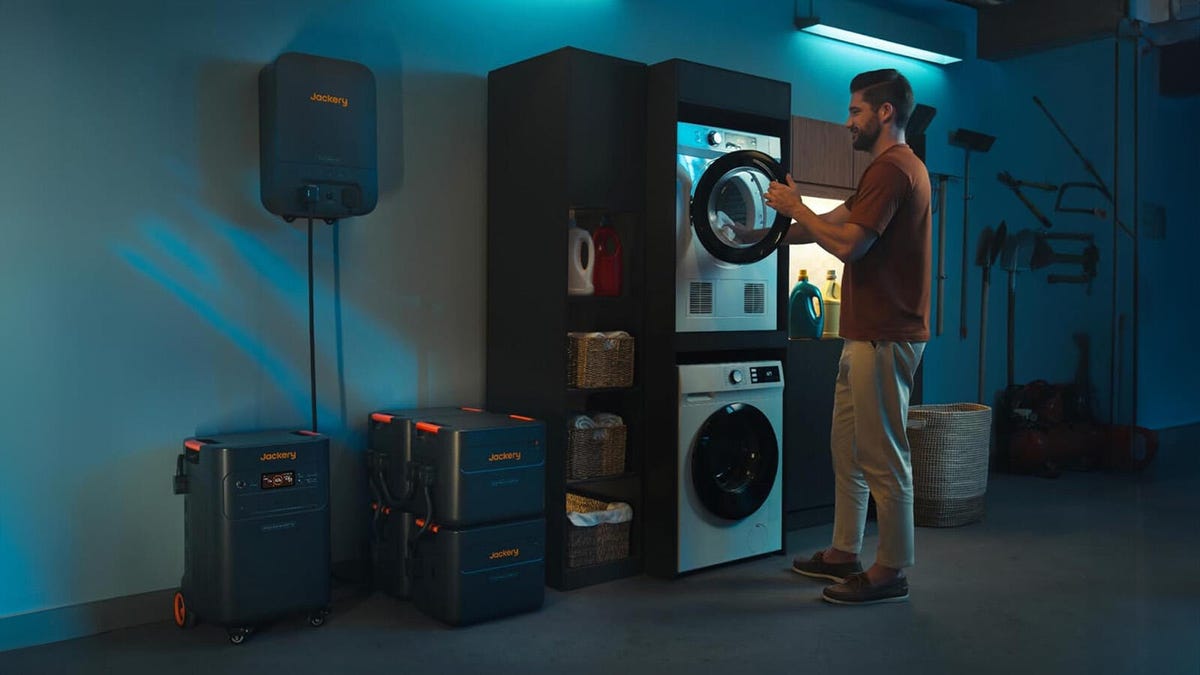 Jackery Unveils a Monumental Solar Generator Capable of Powering Homes for Weeks