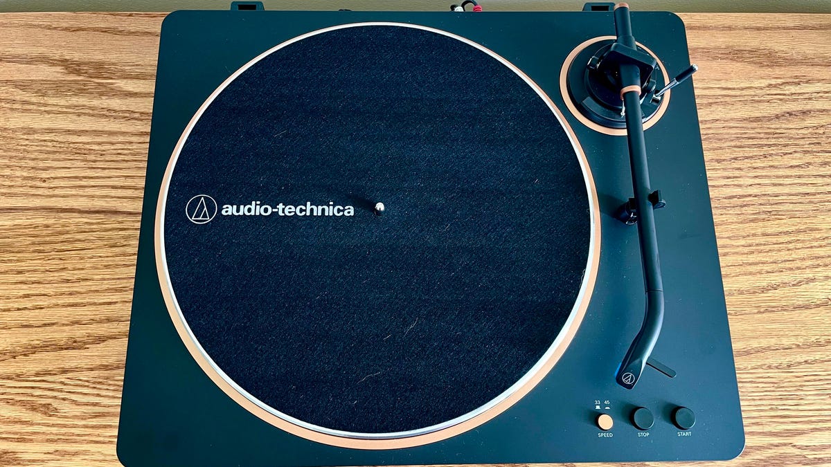 Ideal Turntable for Vinyl Newcomers – And It’s Still on Sale!