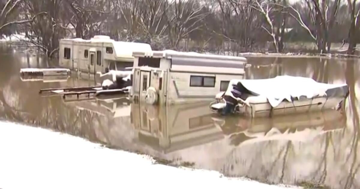 Tennessee Blanketed by Snow Amidst Lingering Flood Concerns
